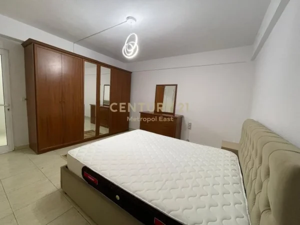 Tirane, jepet me qera apartament Kati 1, 65 m² 350 € 