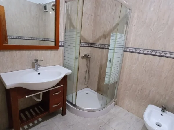 Tirane, shitet apartament 2+1 Kati 3, 75 m² 140.000 € (Rruga E Kavajes)