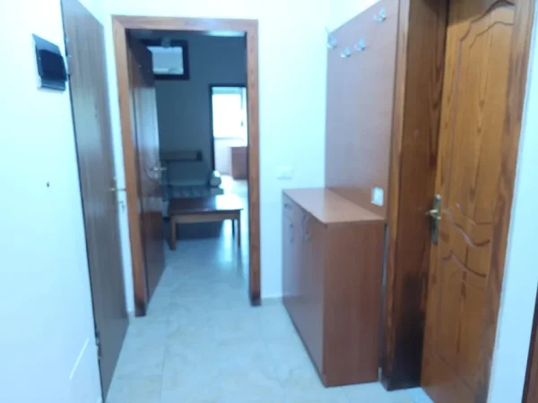 Tirane, shitet apartament 2+1 Kati 3, 75 m² 140.000 € (Rruga E Kavajes)