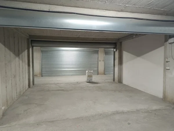 Durres, jepet me qera vend parkimi, pallati ish fabrika bukes durres