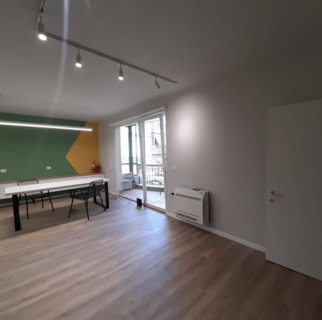 Tirane, jepet me qera zyre Kati 1, 80 m² 700 € (Abdyl Frasheri ,Blloku,Mr Chicken)