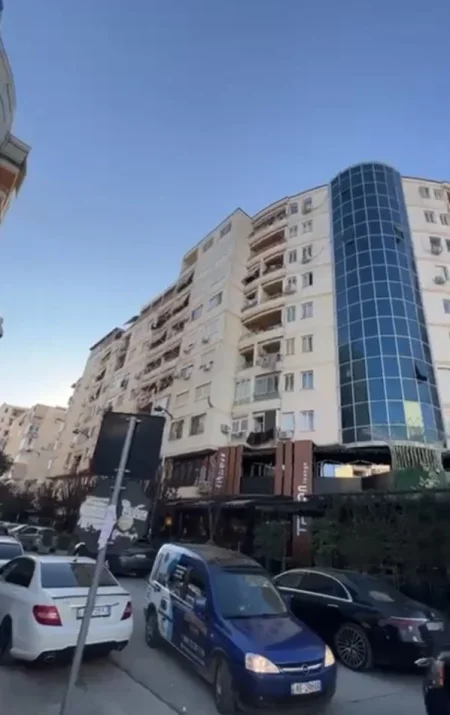 Tirane, shitet apartament 2+1+Ballkon Kati 9, 106 m² 128.000 € (Rruga Sokrat Miho)