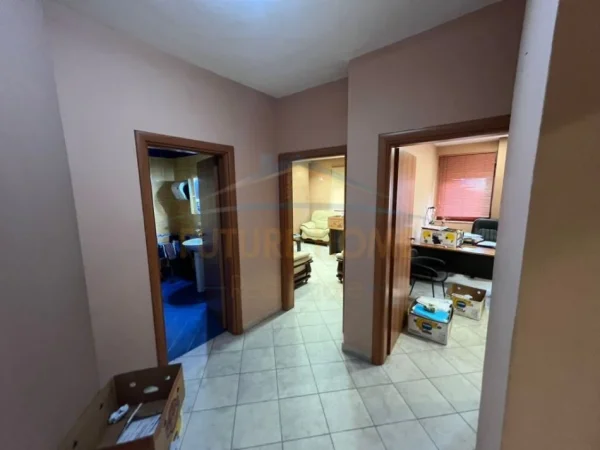Tirane, shitet apartament 3+1 Kati 3, 121 m² 320.000 € (Nente Kateshet , Qender)