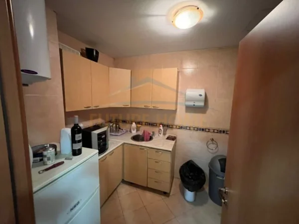 Tirane, shitet apartament 3+1 Kati 3, 121 m² 320.000 € (Nente Kateshet , Qender)