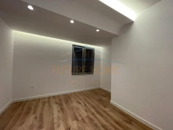 Tirane, shes apartament 2+1+Ballkon Kati 10, 96 m² 237.000 € (Rruga e Kavajes)