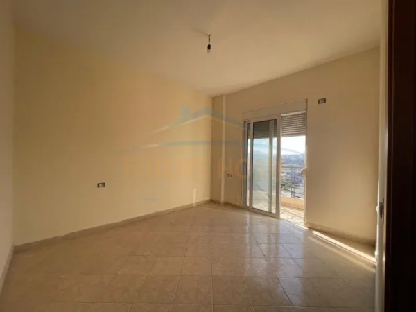 Tirane, shitet apartament 3+1 Kati 4, 100 m² 136.000 € (Shkozë)