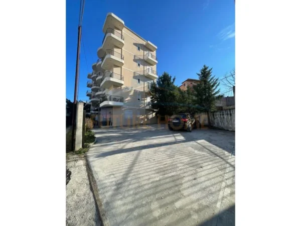 Tirane, shitet apartament 3+1 Kati 4, 100 m² 136.000 € (Shkozë)