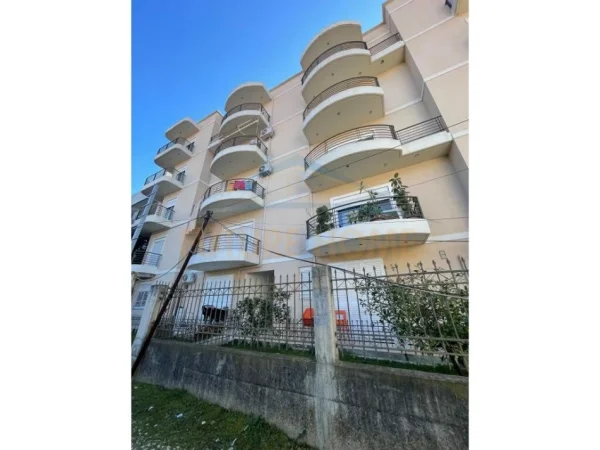 Tirane, shitet apartament 3+1 Kati 4, 100 m² 136.000 € (Shkozë)