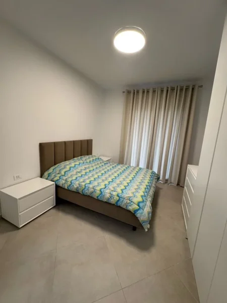 Jepet me qera apartament 2+1+Ballkon Kati 1, 100 m² 650 € (Xhanfize Keko)