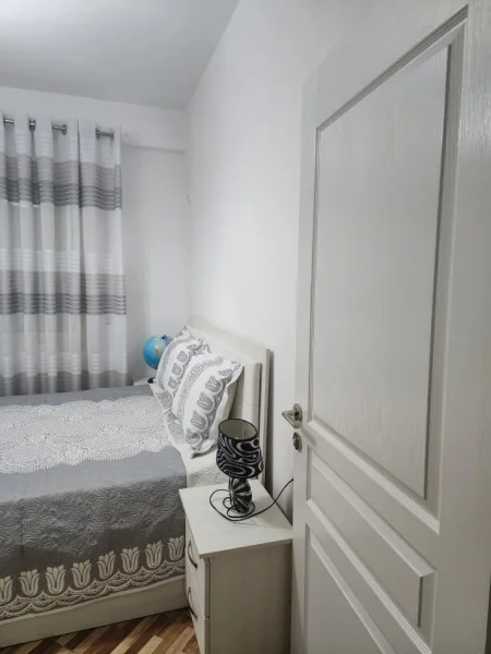 Tirane, shitet 1+1+Aneks+Ballkon Kati 3, 110.000 € (Bedri Karapici)