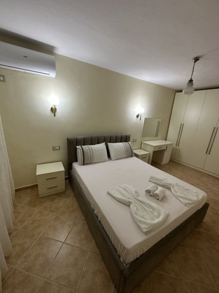 Tirane, jepet me qera apartament 2+1+Ballkon Kati 4, 80 m² 700 €
