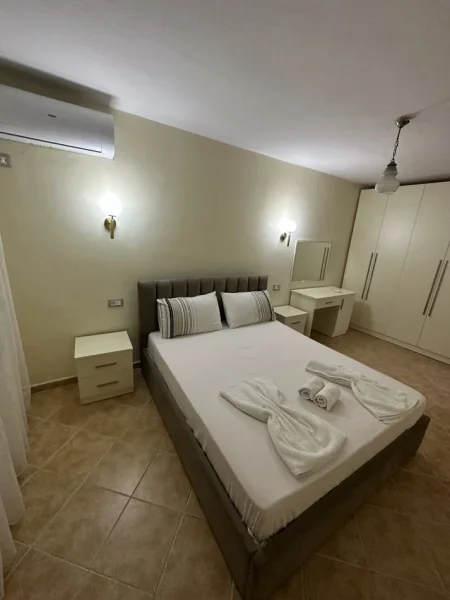 Tirane, jepet me qera apartament 2+1+Ballkon Kati 4, 80 m² 700 €
