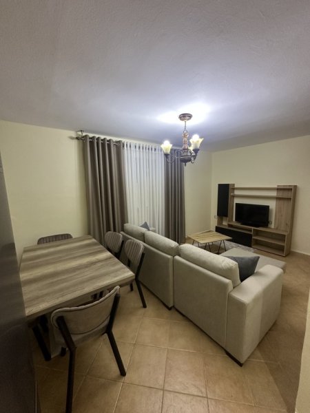Tirane, jepet me qera apartament 2+1+Ballkon Kati 4, 80 m² 700 €