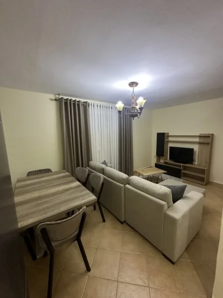 Tirane, jepet me qera apartament 2+1+Ballkon Kati 4, 80 m² 700 €