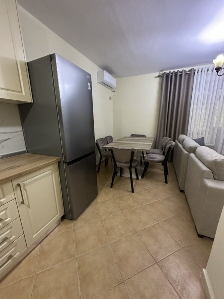 Tirane, jepet me qera apartament 2+1+Ballkon Kati 4, 80 m² 700 €