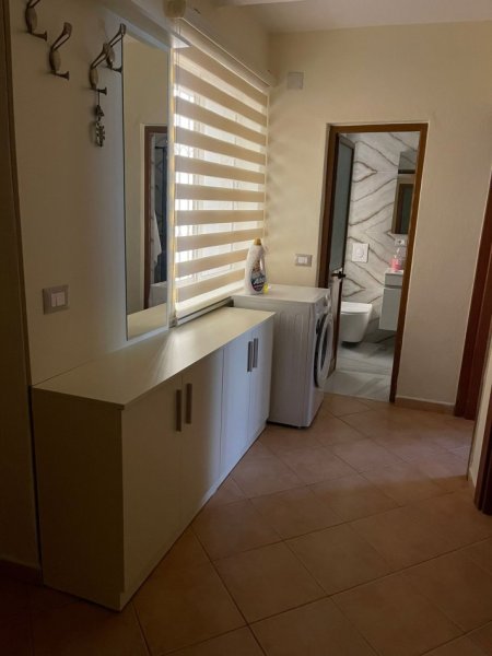 Tirane, jepet me qera apartament 2+1+Ballkon Kati 4, 80 m² 700 €