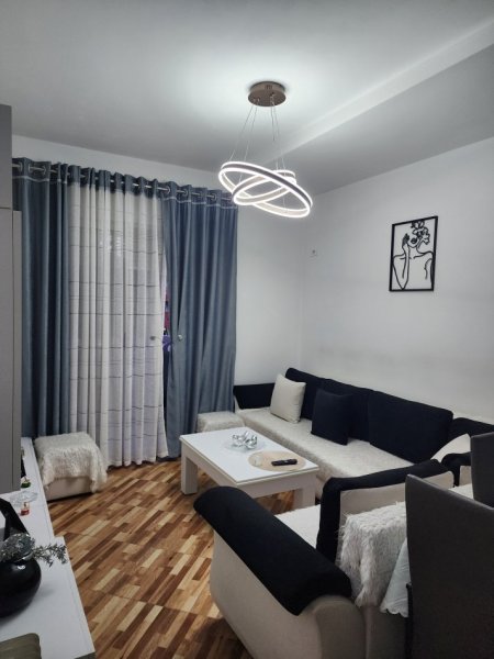 Tirane, shitet 1+1+Aneks+Ballkon Kati 3, 110.000 € (Bedri Karapici)