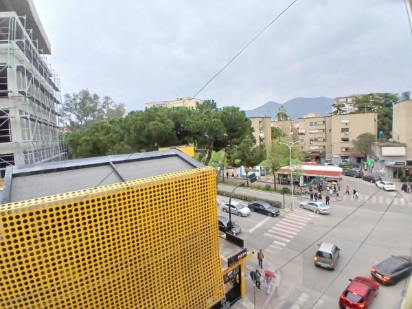 Tirane, jepet me qera apartament 1+1+Ballkon Kati 4, 70 m² 450 € (21 dgjetori)