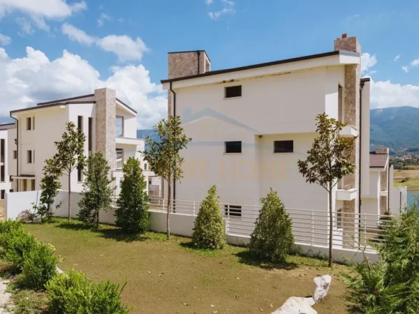 Tirane, shitet apartament 2+1 Kati 0, 80 m² 195.000 € (liqeni i thate)