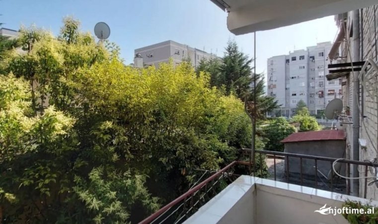 Tirane, jepet me qera apartament 1+1+Ballkon Kati 2, 65 m² 500 € (ISH Stacioni fundit I TR Re)