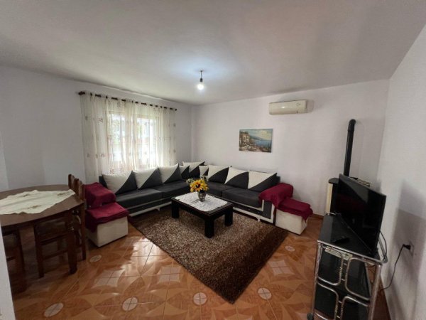 Tirane, jepet me qera shtepi 2+1+Ballkon Kati 0, 400 m² 800 € (MISTO MAME)