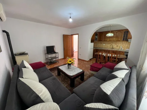 Tirane, jepet me qera shtepi 2+1+Ballkon Kati 0, 400 m² 800 € (MISTO MAME)