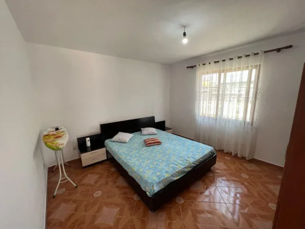 Tirane, jepet me qera shtepi 2+1+Ballkon Kati 0, 400 m² 800 € (MISTO MAME)