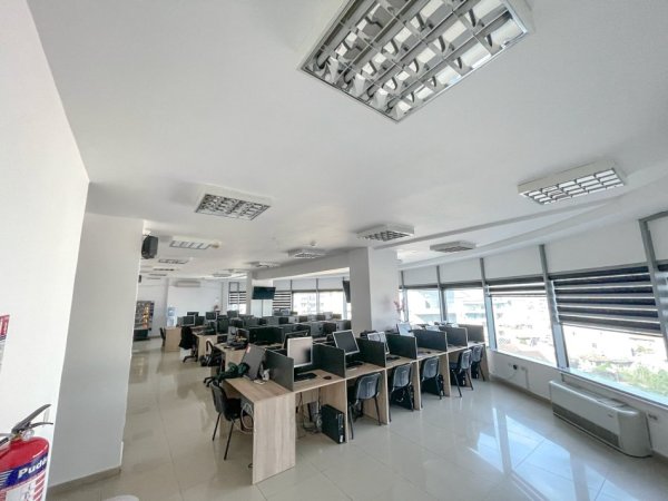 Tirane, jepet me qera ambjent biznesi Kati 5, 300 m² 2700€  (Rruga e Dibres, Vila Gold)