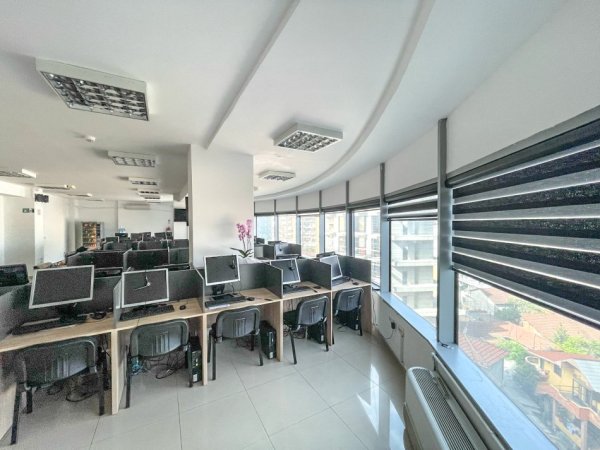 Tirane, jepet me qera ambjent biznesi Kati 5, 300 m² 2700€  (Rruga e Dibres, Vila Gold)