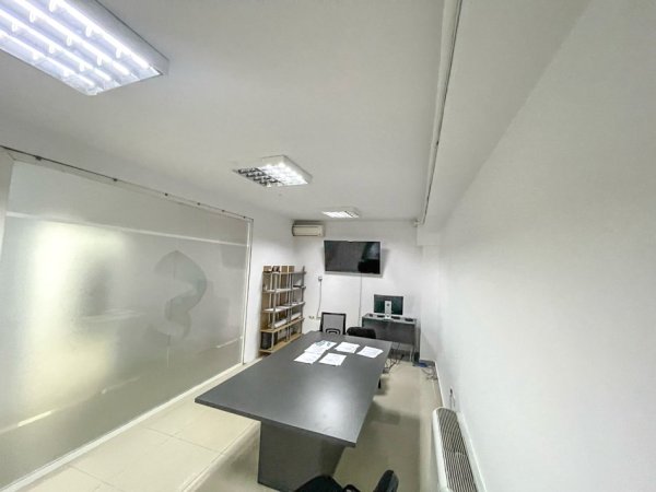 Tirane, jepet me qera ambjent biznesi Kati 5, 300 m² 2700€  (Rruga e Dibres, Vila Gold)