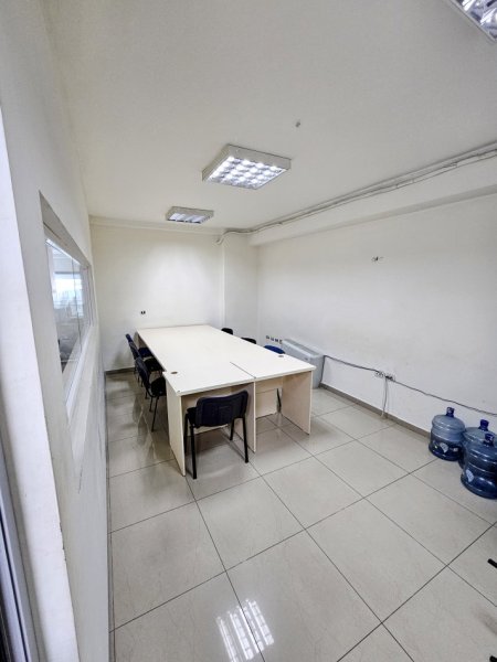 Tirane, jepet me qera ambjent biznesi Kati 5, 300 m² 2700€  (Rruga e Dibres, Vila Gold)