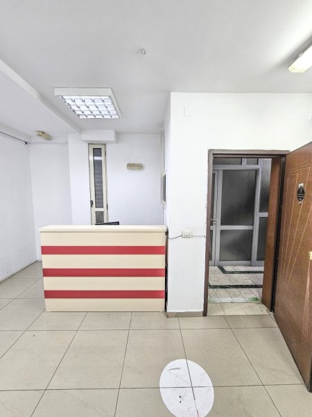 Tirane, jepet me qera ambjent biznesi Kati 5, 300 m² 2700€  (Rruga e Dibres, Vila Gold)