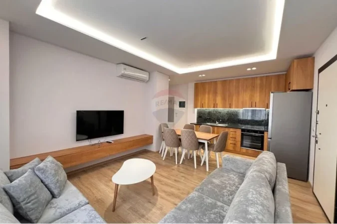 Tirane, jepet me qera apartament 2+1+Ballkon Kati 4, 92 m² 650 € 