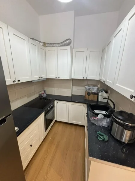 Tirane, jepet me qera apartament 1+1 Kati 9, 85 m² 400 € (Teodor Keko)