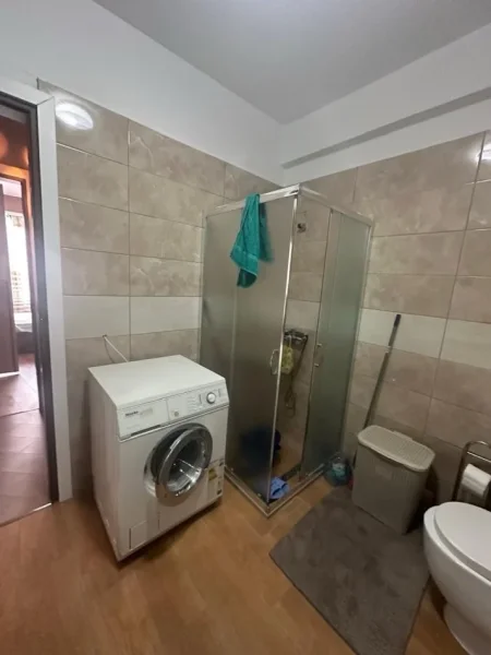 Tirane, jepet me qera apartament 2+1 Kati 3, 100 m² 500 € (Loni Ligori)