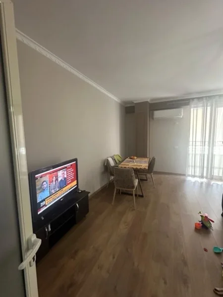 Tirane, jepet me qera apartament 2+1 Kati 3, 100 m² 500 € (Loni Ligori)