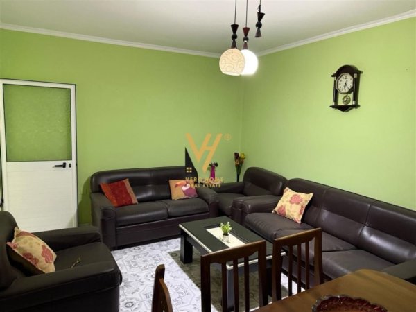Tirane, jepet me qera apartament 1+1+Ballkon Kati 4, 60 m² 350 € (ALLIAS)
