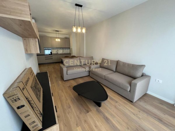 Tirane, jepet me qera apartament 2+1 Kati 2, 99 m² 720 € (don bosko)