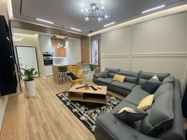 Tirane, jepet me qera apartament 1+1+Ballkon Kati 4, 75 m² 800 € (Square 21)