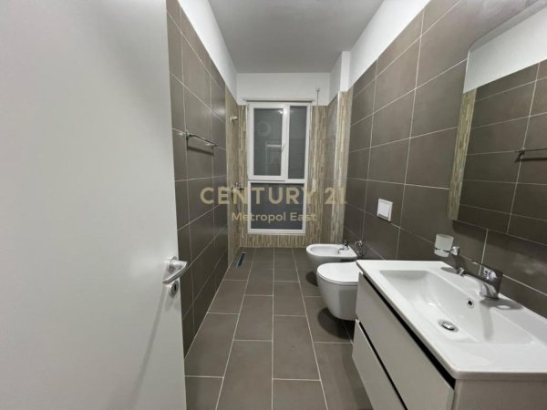 Tirane, jepet me qera apartament 2+1 Kati 2, 115 m² 780 € (don bosko)