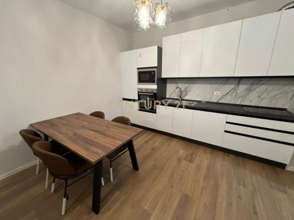 Tirane, jepet me qera apartament 2+1 Kati 2, 115 m² 780 € (don bosko)