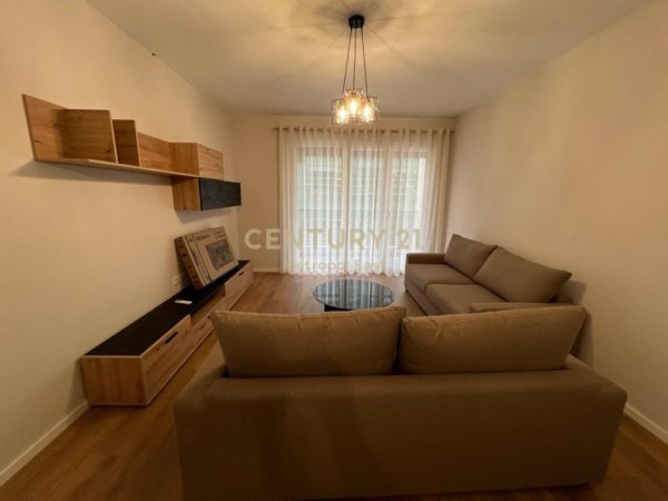 Tirane, jepet me qera apartament 2+1 Kati 2, 115 m² 780 € (don bosko)
