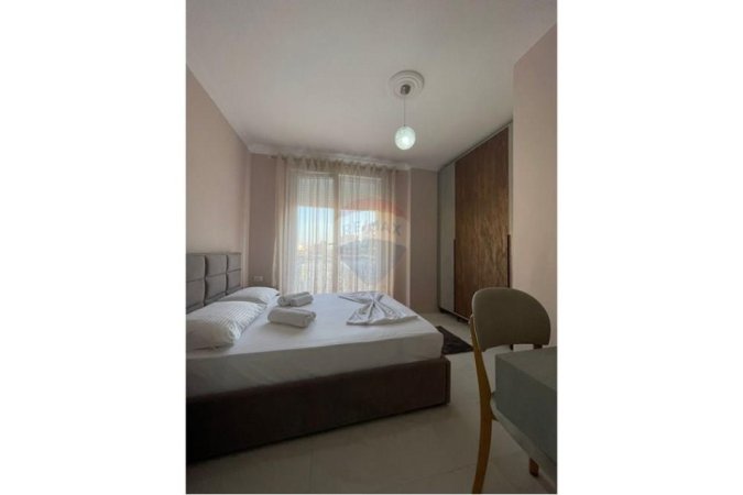 Tirane, jepet me qera apartament 1+1+Ballkon Kati 5, 68 m² 700 € 