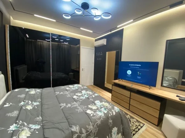 Tirane, jepet me qera apartament 1+1+Ballkon Kati 3, 75 m² 800 € (Square 21)