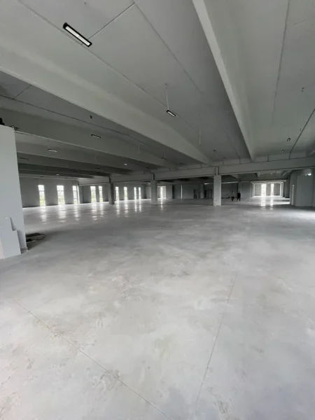 Tirane, jepet me qera magazine Kati 1, 1.850 m² (Autostrada Tirane-Durres)