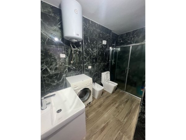 Tirane, jepet me qera apartament 2+1 Kati 2, 100 m² 800 € (Rruga e Barrikadave)