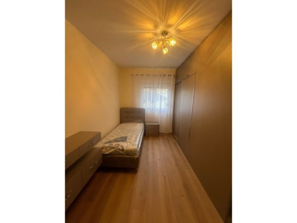 Tirane, jepet me qera apartament 2+1 Kati 2, 100 m² 800 € (Rruga e Barrikadave)