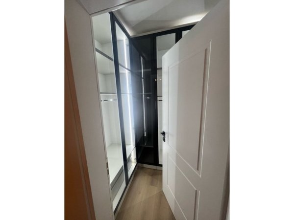 Tirane, jepet me qera apartament 2+1 Kati 2, 100 m² 800 € (Rruga e Barrikadave)