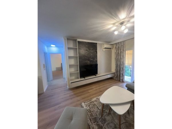 Tirane, jepet me qera apartament 2+1 Kati 2, 100 m² 800 € (Rruga e Barrikadave)