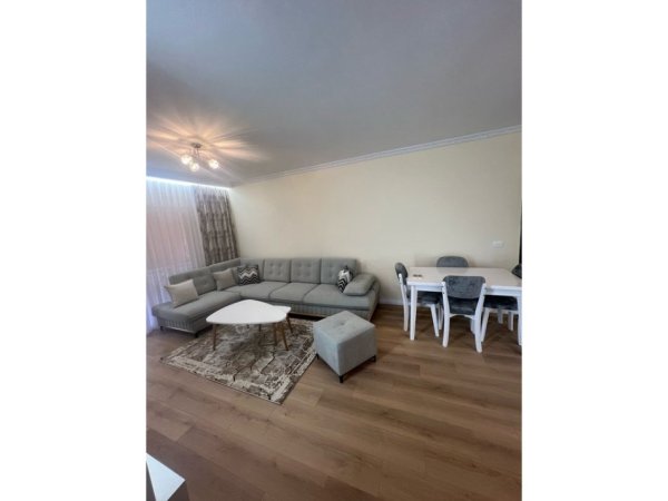 Tirane, jepet me qera apartament 2+1 Kati 2, 100 m² 800 € (Rruga e Barrikadave)